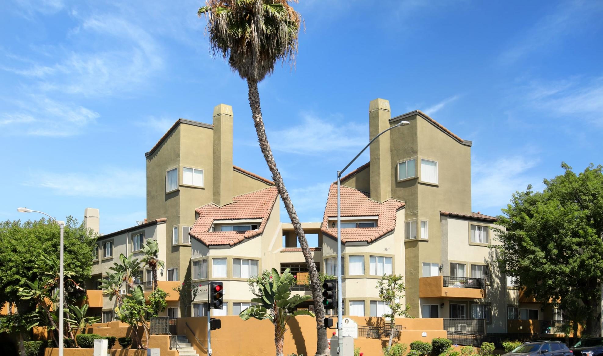 Paramount Exterior Design